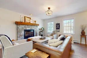 4BR house, hot tub, wrap around deck & fireplaces - Image 2
