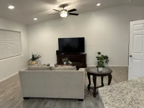 Large group getaway - 4 bed w/ updated appliances - Image 3