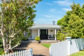 Vince’s Landing | Waterfront Cottage| Pay 2 Stay 3 - Image 2