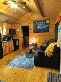 Tiny log cabin with hot tub-pet friendly-gas grill - Image 3