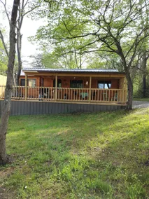 Tiny log cabin with hot tub-pet friendly-gas grill - Image 2