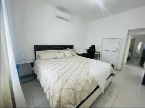 Downtown apartment with 2 king beds + private parking - Image 3