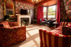Hot Tub Wonderland House•Sleeps 11+1 •Coastal Stay - Image 3