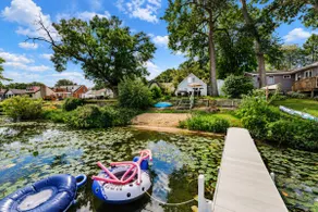 4-Bedroom Lake Front Cottage w/ Hot Tub & Kayaks - Image 5