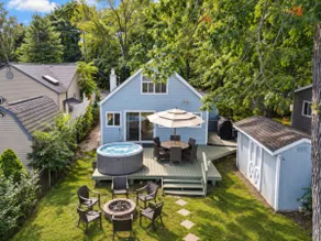 4-Bedroom Lake Front Cottage w/ Hot Tub & Kayaks - Image 2
