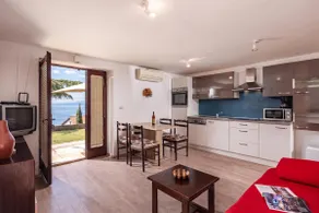The Wave - Apt With Seaview and Garden - Image 2