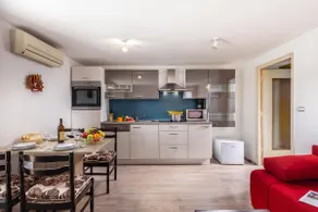 The Wave - Apt With Seaview and Garden - Image 3
