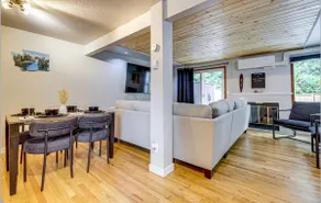 PNW Vibe Townhome: Minutes to Lake & Downtown - Image 5