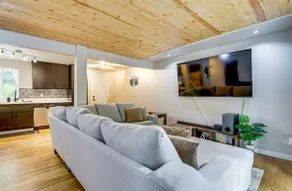 PNW Vibe Townhome: Minutes to Lake & Downtown - Image 2