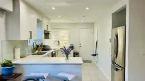 Central Vancouver 3BR Group Suite, Pets & PS4 - Image 4