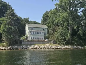 Family Friendly Lakeside Charmer-WiFi AC, frontage - Image 2