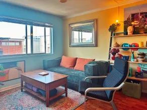 Quirky Artistic Crashpad - w/ parking + AC - Image 2