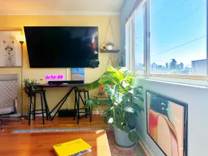Quirky Artistic Crashpad - w/ parking + AC - Image 4