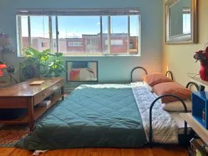 Quirky Artistic Crashpad - w/ parking + AC - Image 3