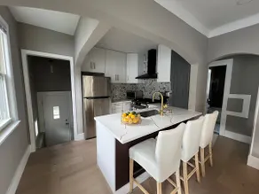 Cute Modern Home (with basement) - Image 5