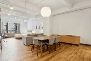 Studio Queen Gourmet | Placemakr Wall Street - Image 2