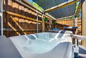 Charming Oasis Hot Tub PingPong | EV | Sleeps 16+ - Image 5