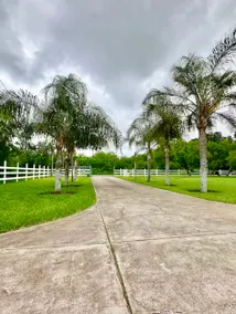 Ranch Guesthouse - Image 5