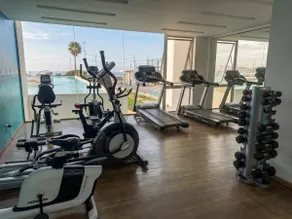 Luxurious Oceanfront Apartment, heated pool, gym - Image 5