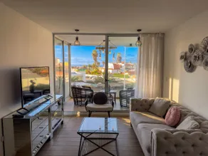 Luxurious Oceanfront Apartment, heated pool, gym - Image 2