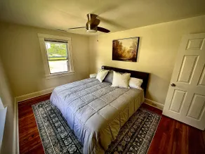 2bed/1bath Large Fenced Yard Close to Everything - Image 3