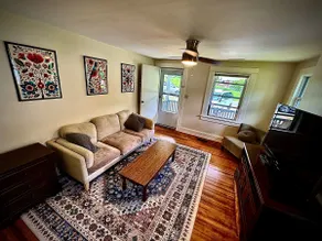 2bed/1bath Large Fenced Yard Close to Everything - Image 2