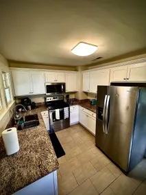 2bed/1bath Large Fenced Yard Close to Everything - Image 4