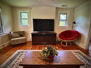 2bed/1bath Large Fenced Yard Close to Everything - Image 5