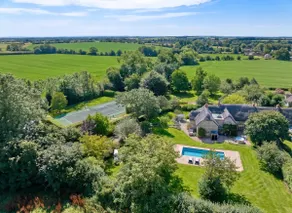 Luxury Retreat Near Soho Farmhouse | Pool & Tennis - Image 2