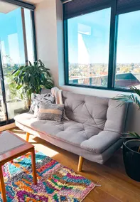 Peaceful light-filled city hideaway - Image 4