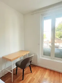 Stylish 2 Bedrooms near Metro 1 King bed & quiet retreat - Image 3