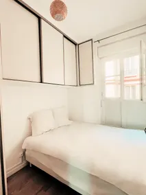 Stylish 2 Bedrooms near Metro 1 King bed & quiet retreat - Image 2