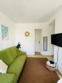 Stylish 2 Bedrooms near Metro 1 King bed & quiet retreat - Image 5