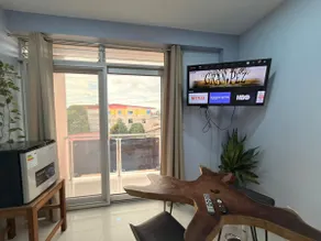 Comfortable and conveniently located room - Image 3