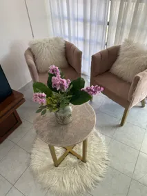 Relaxing separate room with mini garden - Image 2