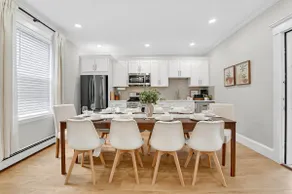 5BR Large townhouse | parking + train - Image 3