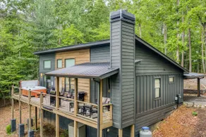Couples Retreat-Jacuzzi-Fireplace-Resort Amenities - Image 3