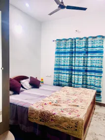 CozyNest Retreat, 2BHK, 40” TV, WiFi, Self Checkin - Image 4