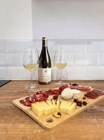 Romantic cozy haven with a view of the Rhône, air-conditioned - Vina Rhona R - Image 3