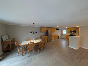 Big Apartment in Shopping Center - Image 3
