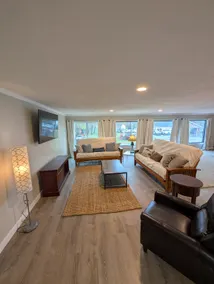 Big Apartment in Shopping Center - Image 2