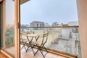 Stylish Studio with private balcony, close to Valletta - Image 2
