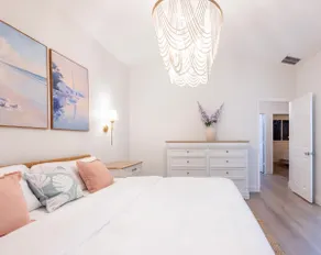 King Bed • Spacious • Boutique-Style Stay - Image 2