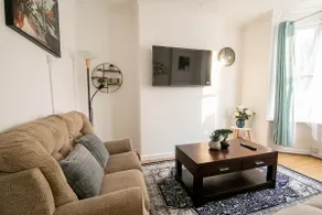 3 Bed Stylish & Spacious Home, Sleep up to 7ppl - Image 4