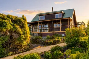 Oceanview Retreat | Coastal Views | Sleeps 9 - Image 4