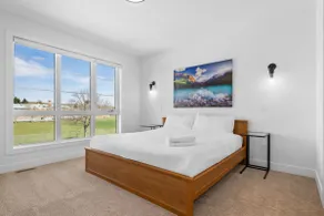 New 3BR Home w/ AC + Free Parking near UofC - Image 5