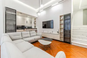 Premium 3BR Villa Stay | Balcony & Parking - Image 3