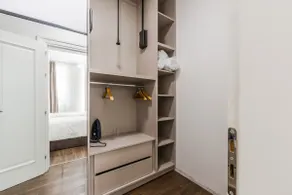 Premium 3BR Villa Stay | Balcony & Parking - Image 4