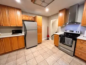 Quiet Family Home • 3BR • Backyard • Free Parking - Image 4
