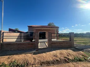 Rest house, hill view with pool - Image 4
